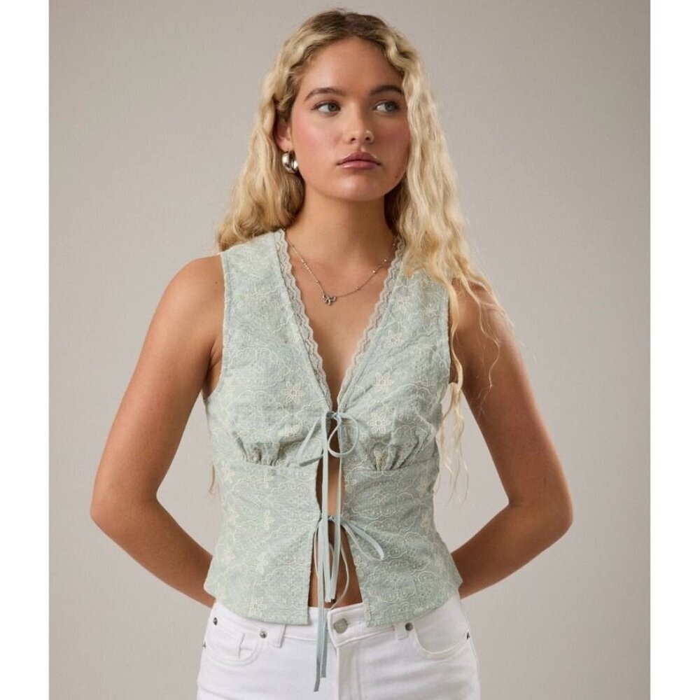 TO THE RODEO EYELET FRONT TIE TOP